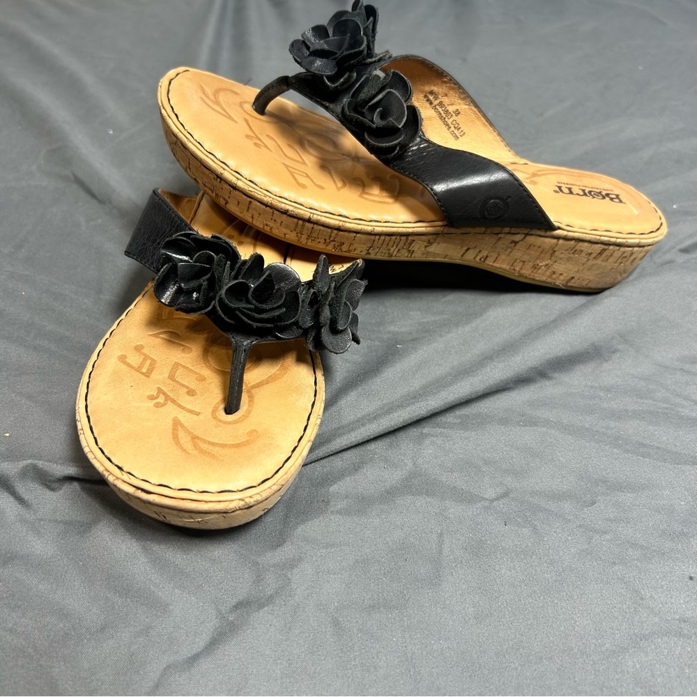 Born Black Leather Slip-on Thong Sandals Floral Accents Wedge Heels Summer